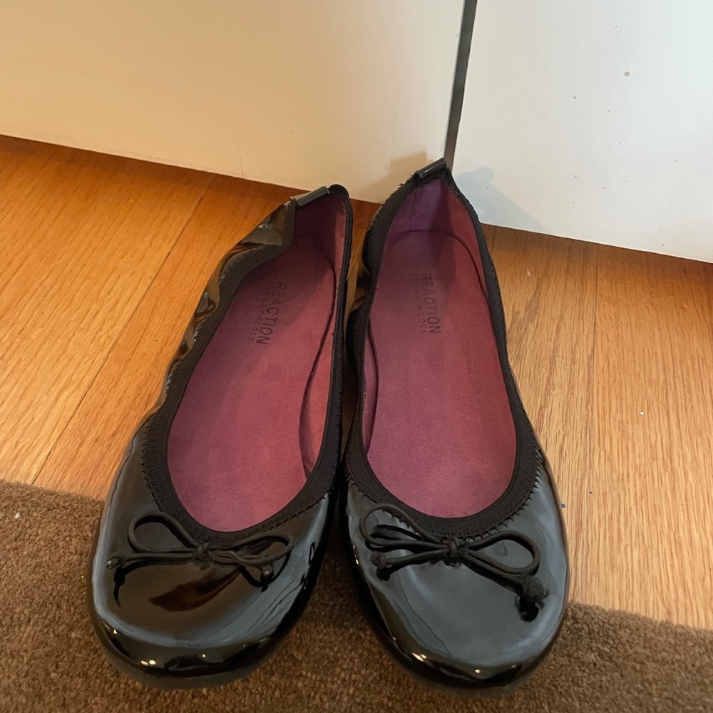 Kenneth Cole Black Shiny Flats